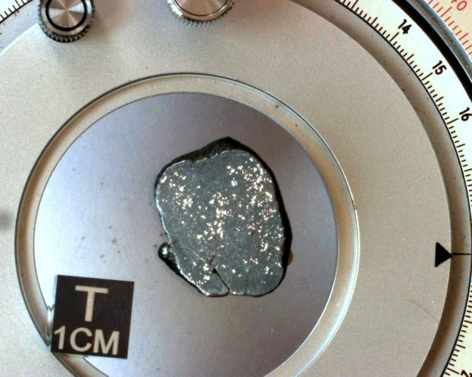 ENCUENTRAN FRAGMENTOS DE UN RARO METEORITO "NO ALTERADO" EN ARENAS DEL SÁHARA