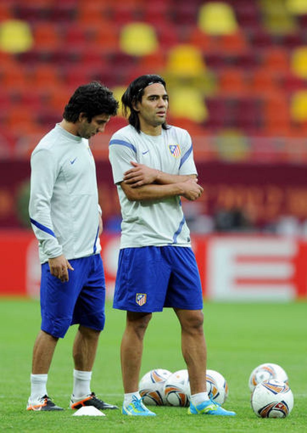 Arda Turan y Radamel Falcao durante un entrenamiento 