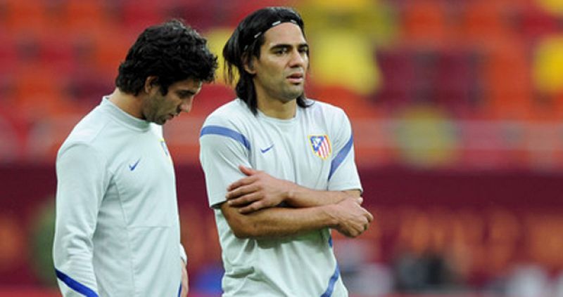 Arda Turan y Radamel Falcao durante un entrenamiento