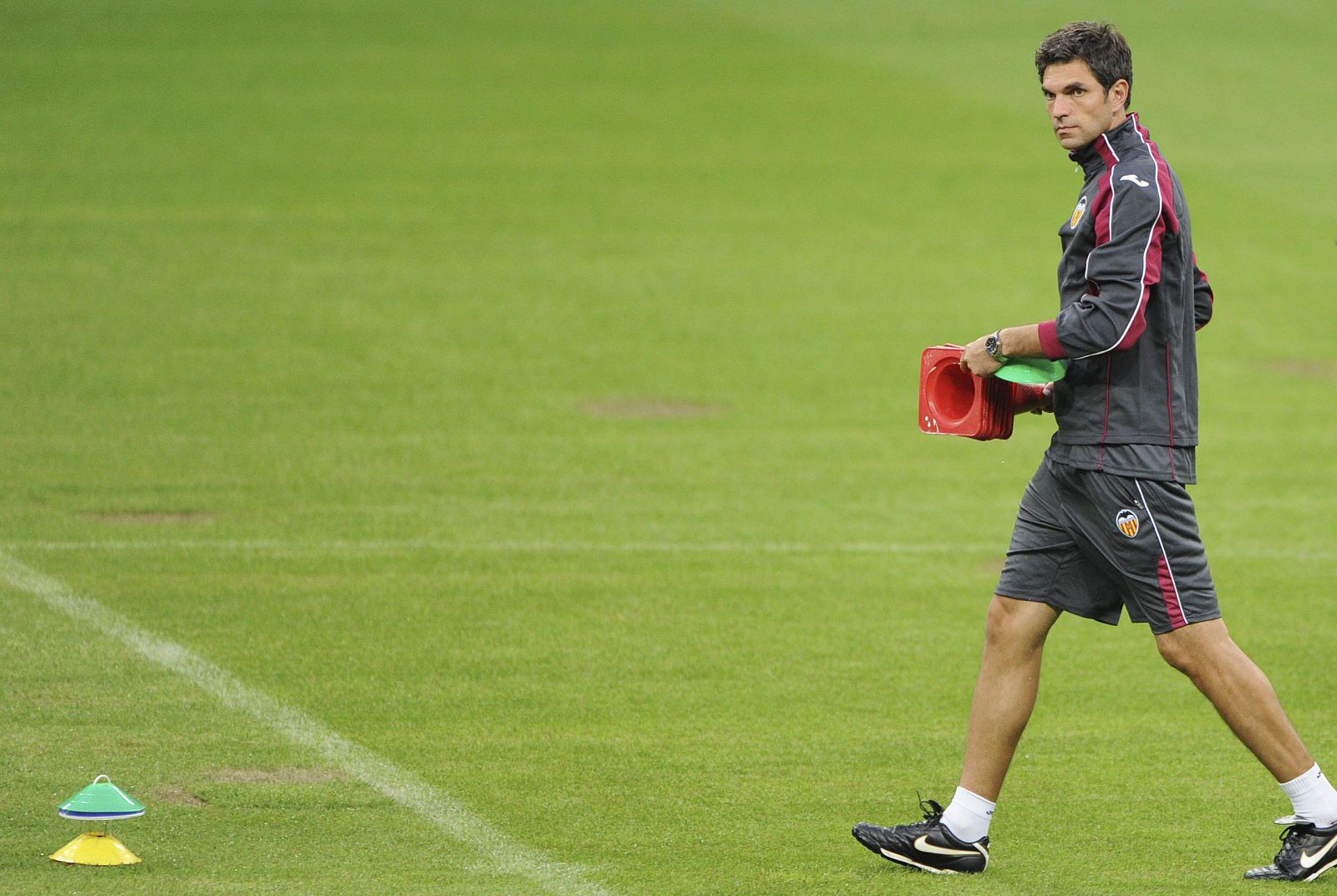 El entrenador del Valencia, el argentino Mauricio Pellegrino, durante un entrenamiento del equipo en el Allianz Arena de Múnich.