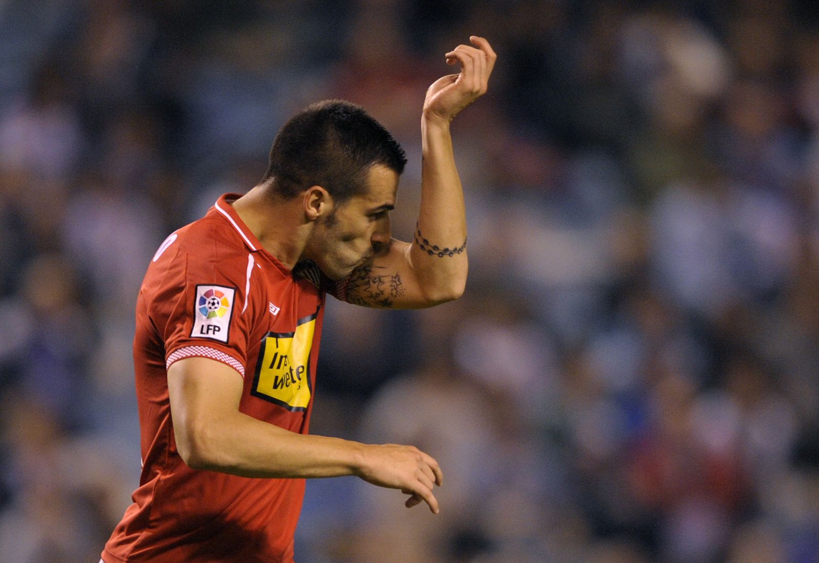 Negredo celebra su tanto en Riazor.