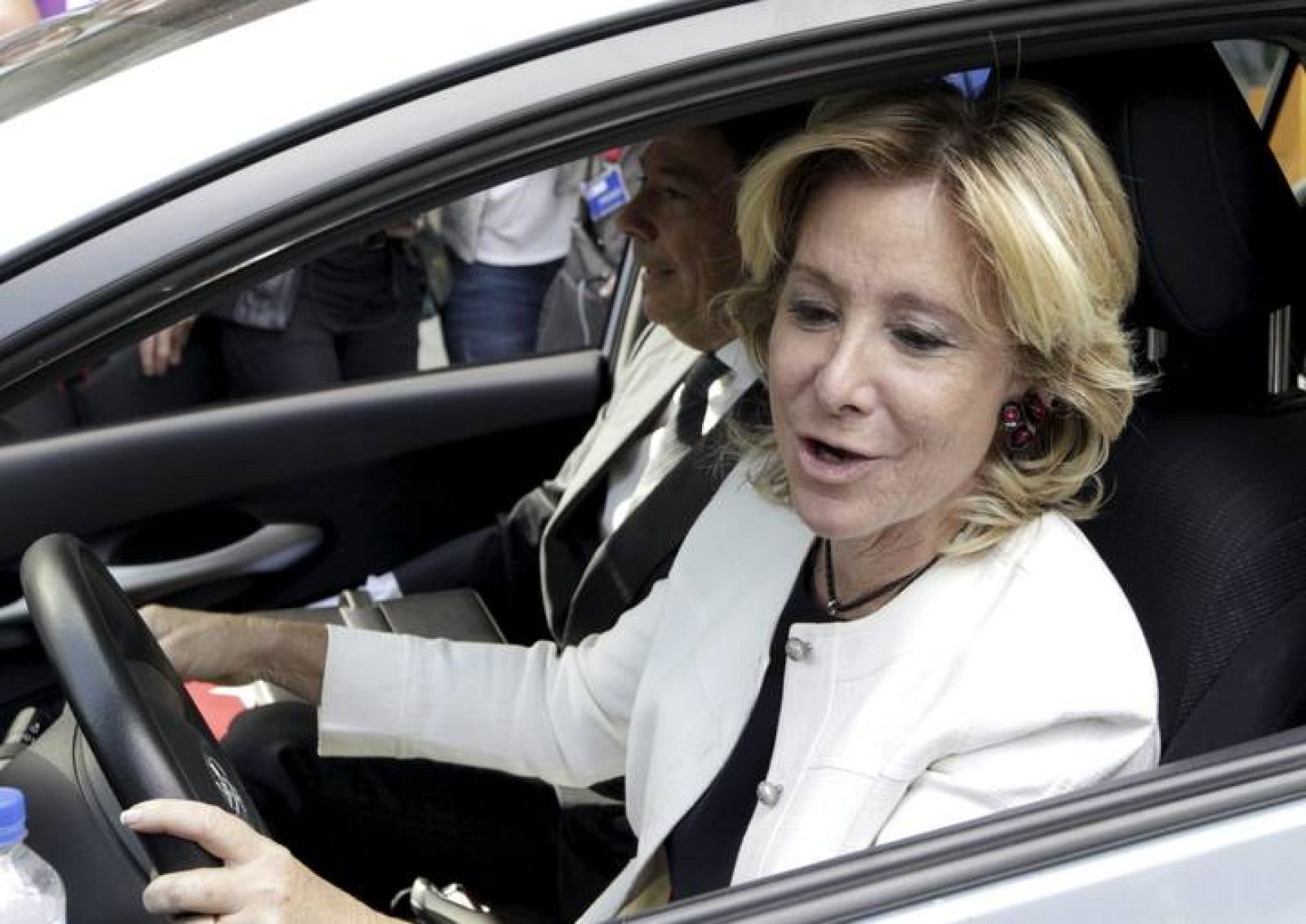 ESPERANZA AGUIRRE LLEGA CON IGNACIO GONZÁLEZ EN SU COCHE A LA ASAMBLEA DE MADRID
