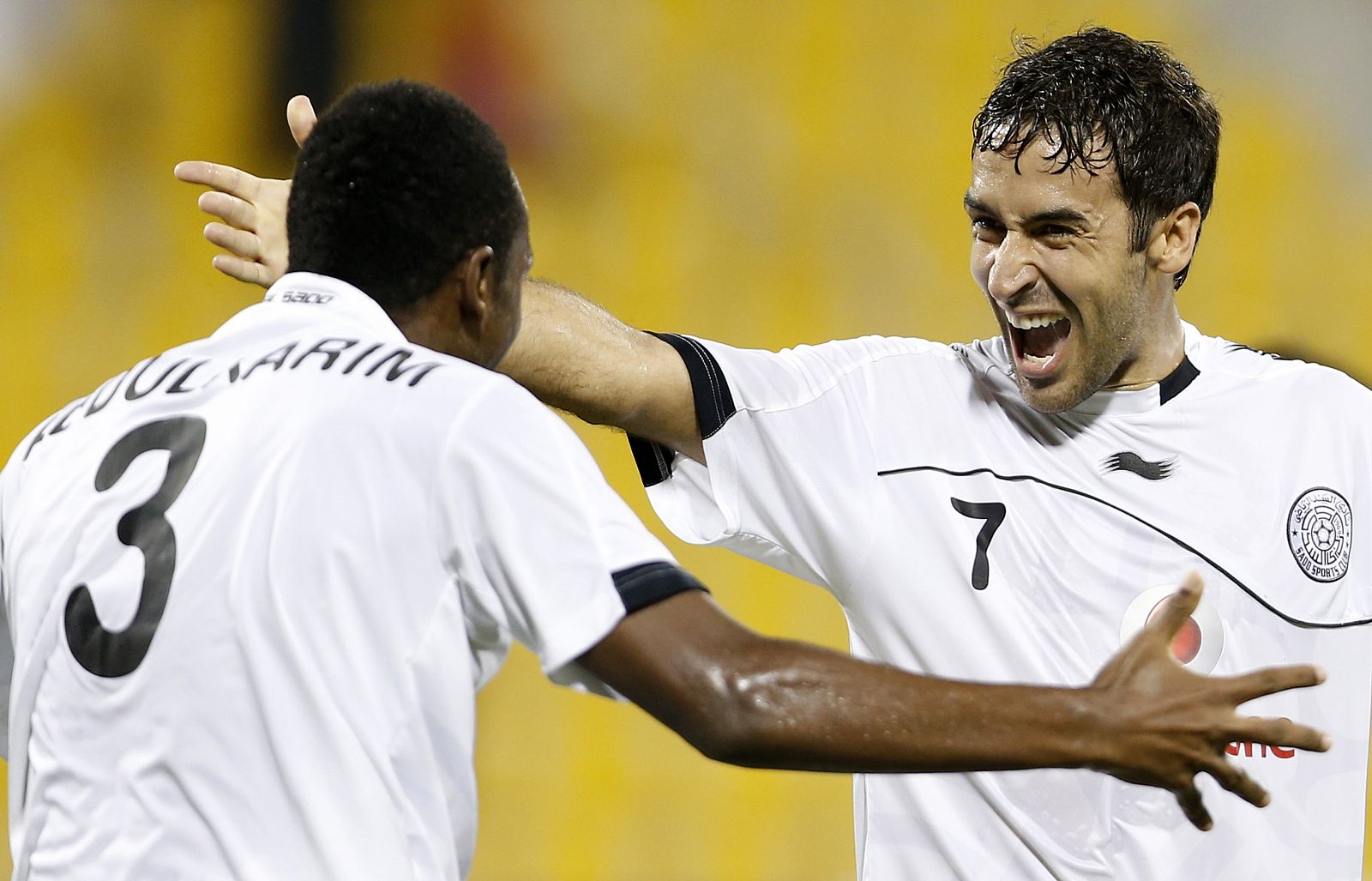 Raúl González celebra un gol con el Al Sadd