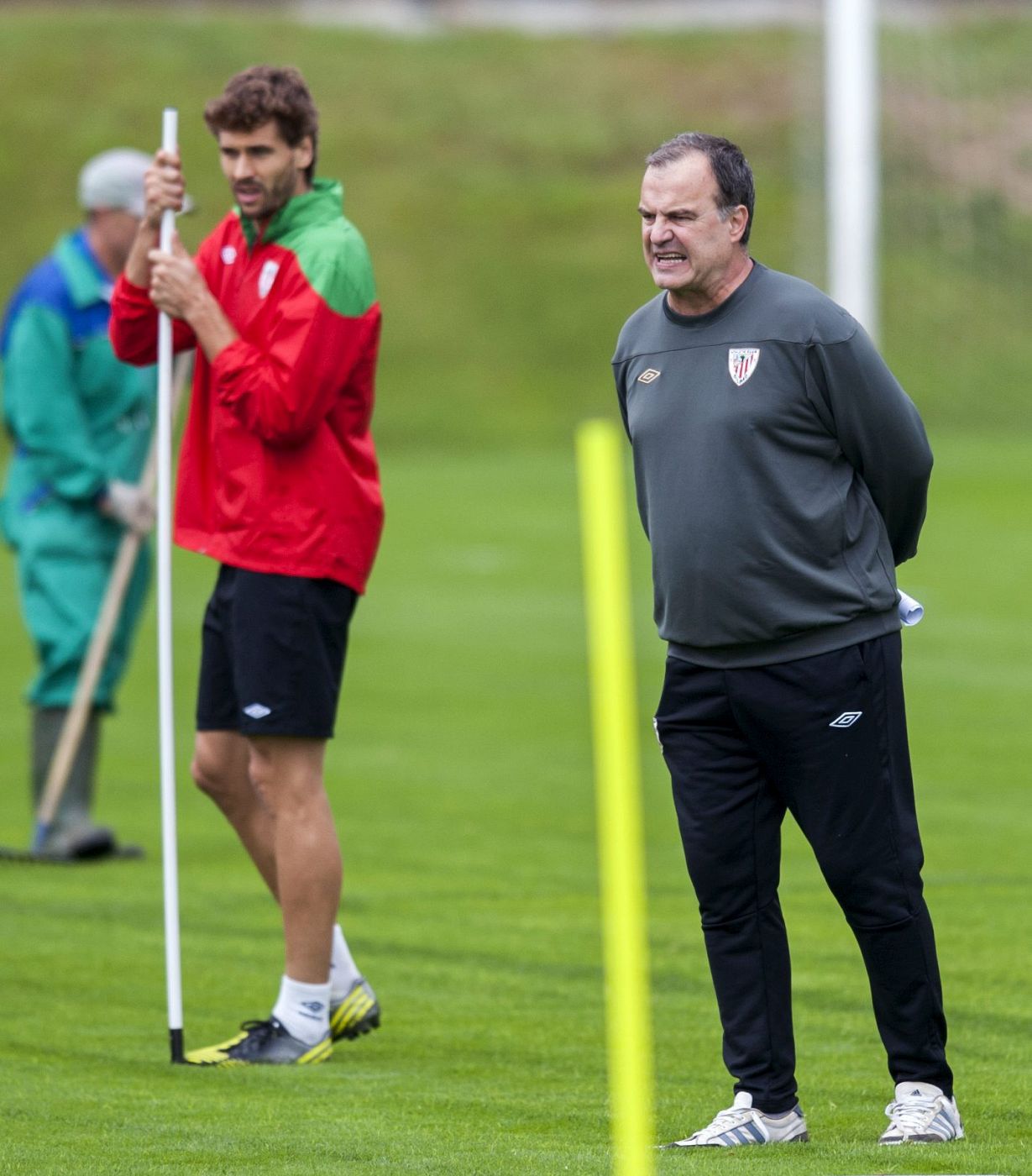 El delantero Fernando Llorente (i) y el técnico argentino Marcelo Bielsa, en una imagen de archivo.