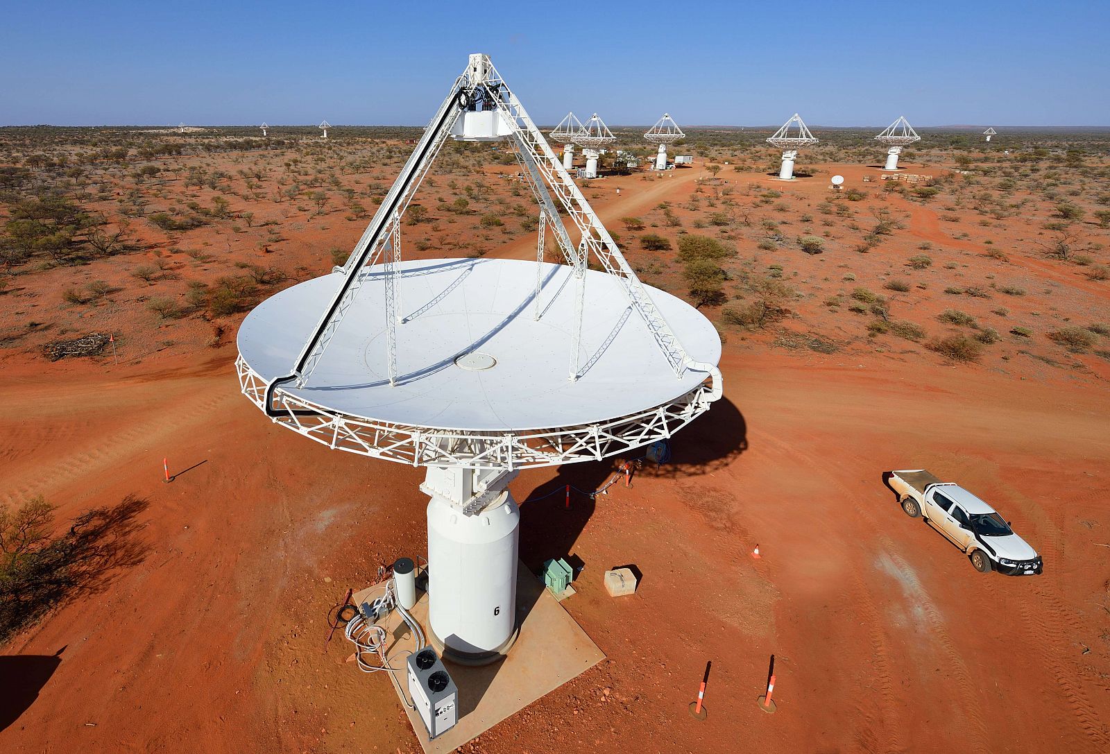 Varias de las antenas que componen el radiotelescopio SKA Pathfinder, considerado el más poderoso y grande del mundo