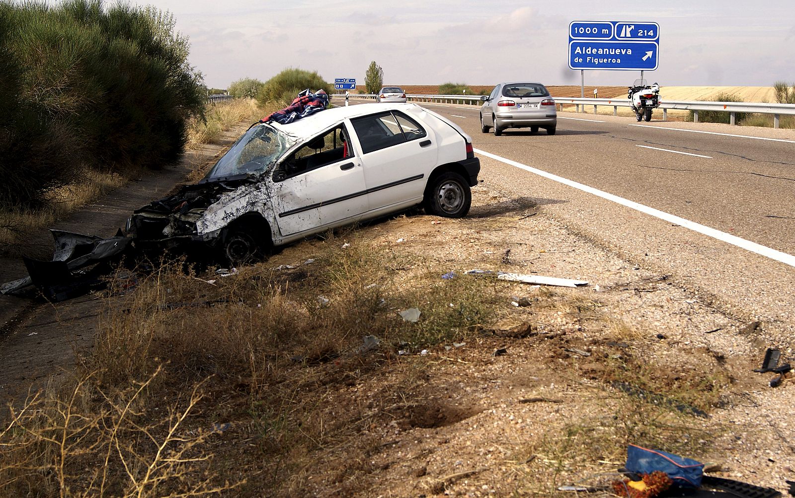 DOS HERIDOS GRAVES TRAS VOLCAR EL TURISMO EN EL QUE VIAJABAN EN SALAMANCA