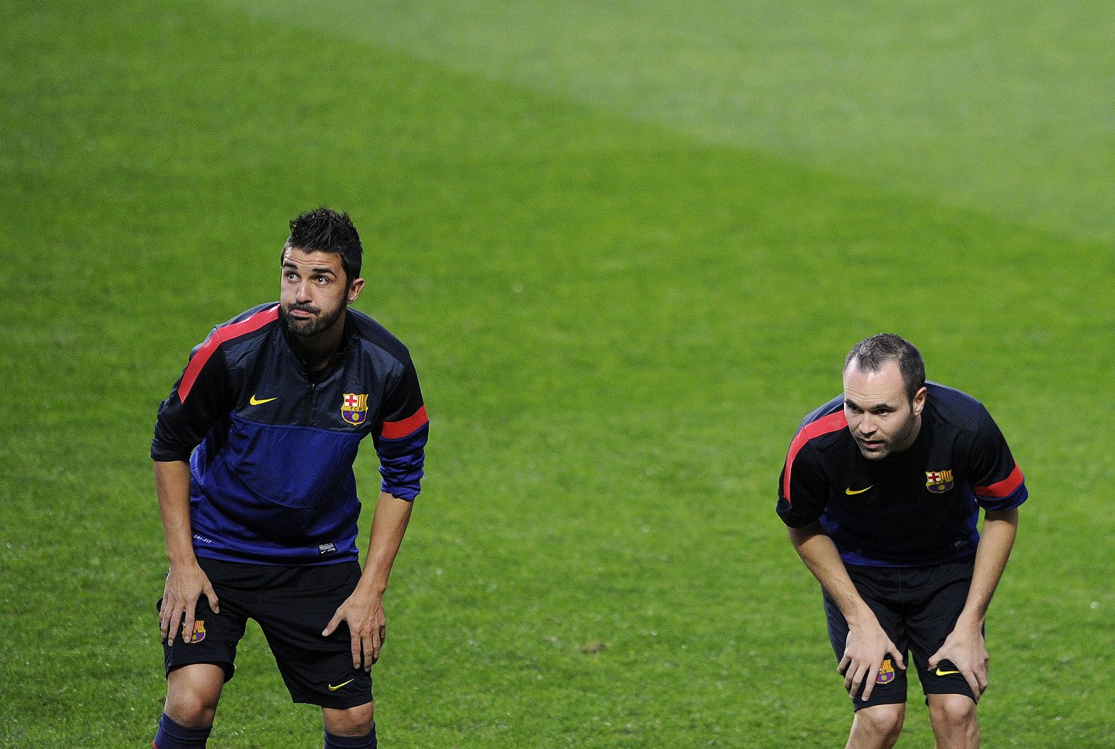 Iniesta junto a su compañero Villa durante un entrenamiento con el FC Barcelona.