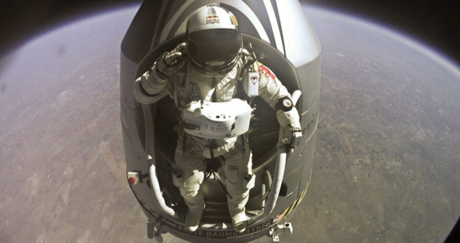 Felix Baumgartner, en el momento del salto