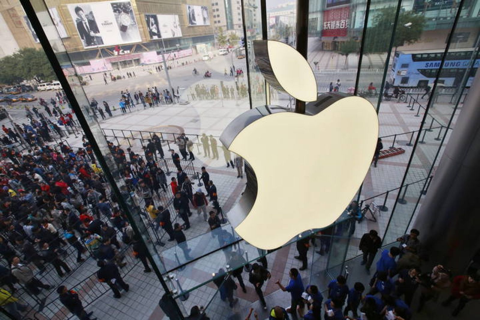 APPLE ABRE LA TIENDA MAS GRANDE EN ASIA