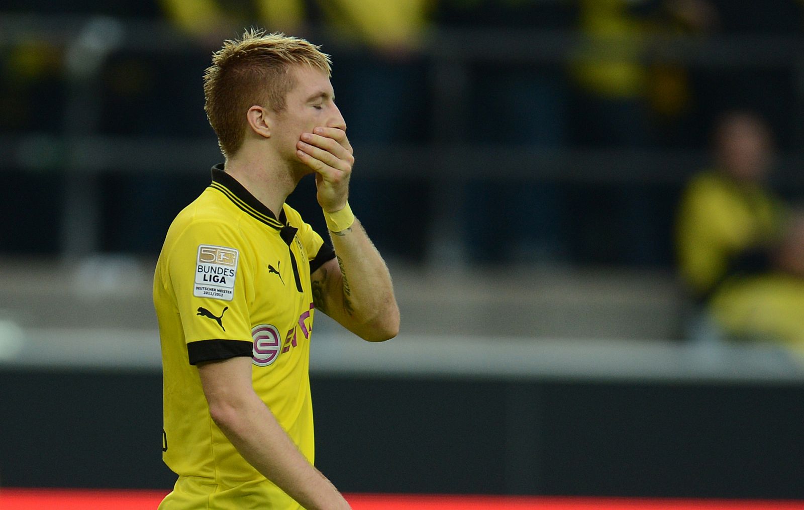 Marco Reus se lamenta por la derrota del Dortmund.