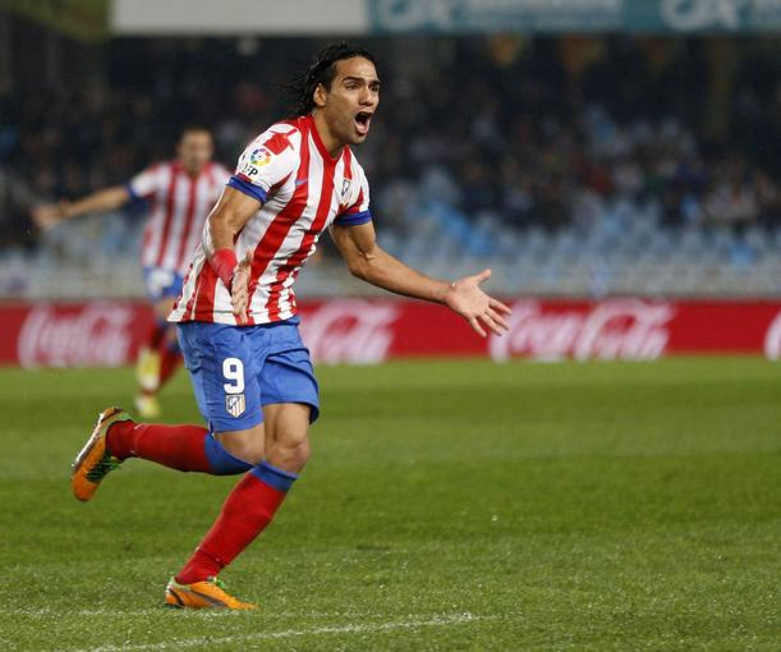 Radamel Falcao celebra el gol de la victoria en Anoeta.