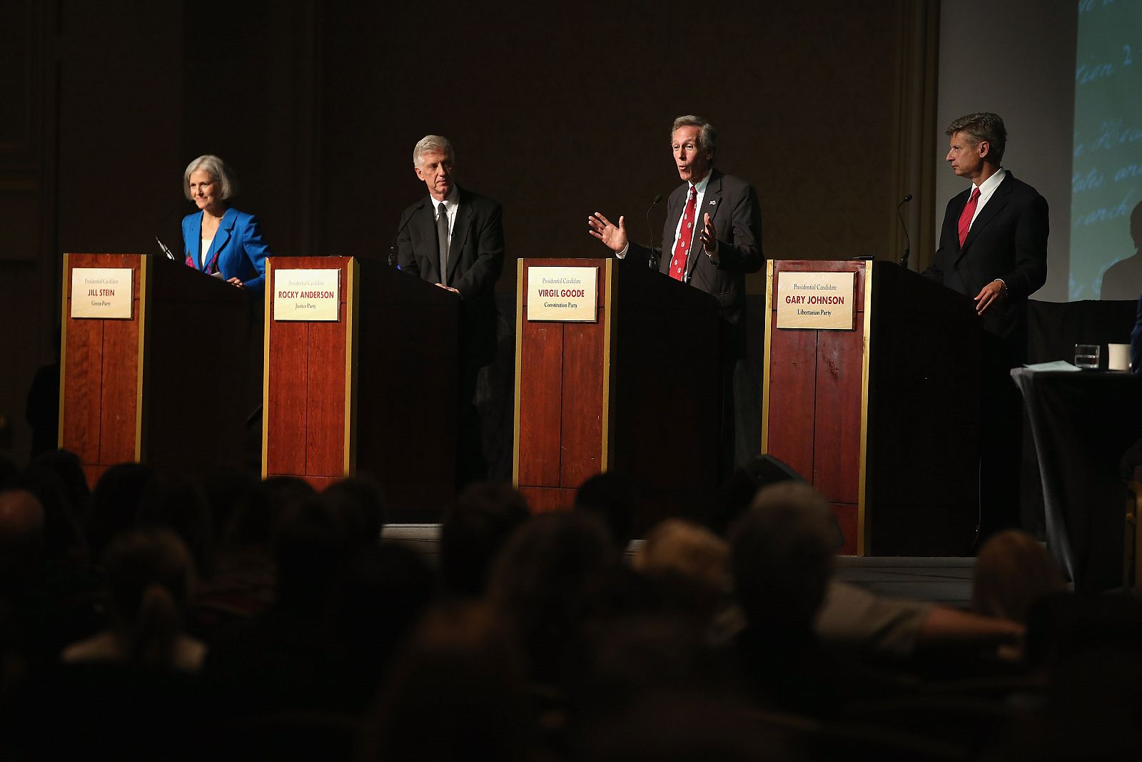 Los candidatos de los partidos minoritarios, durante el debate en Chicago