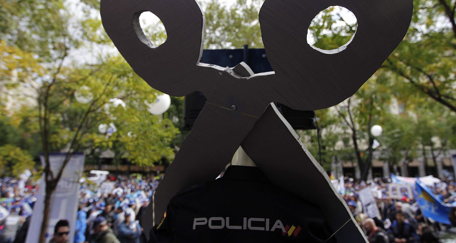 Policías nacionales protestan frente al Ministerio de Interior