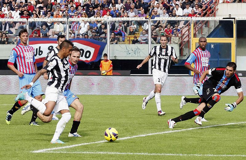 Arturo Vidal marca el único tanto de la Juventus al Catania.