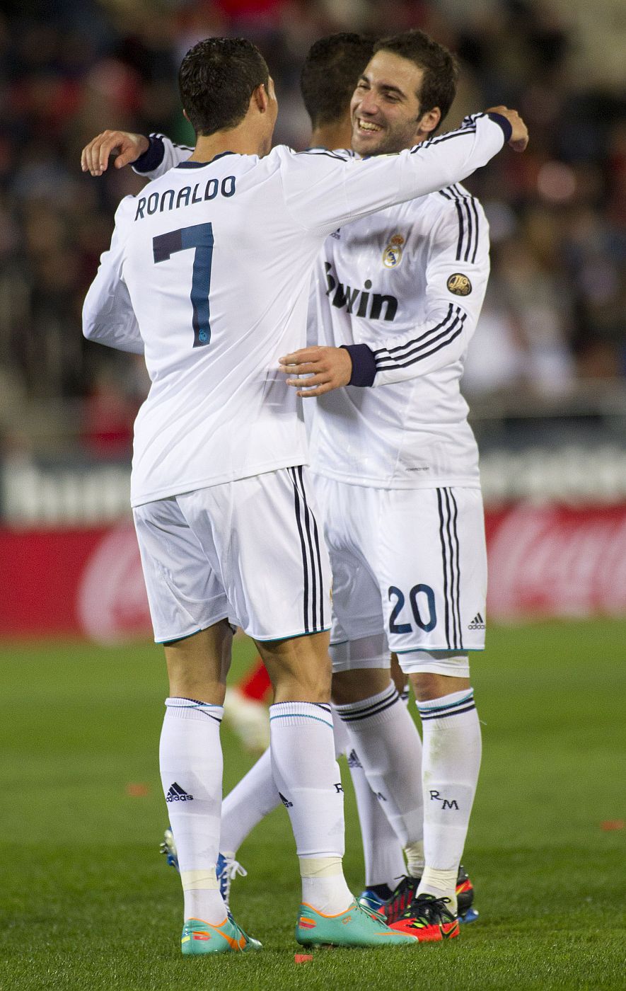 Higuaín y Cristiano, protagonistas del partido.