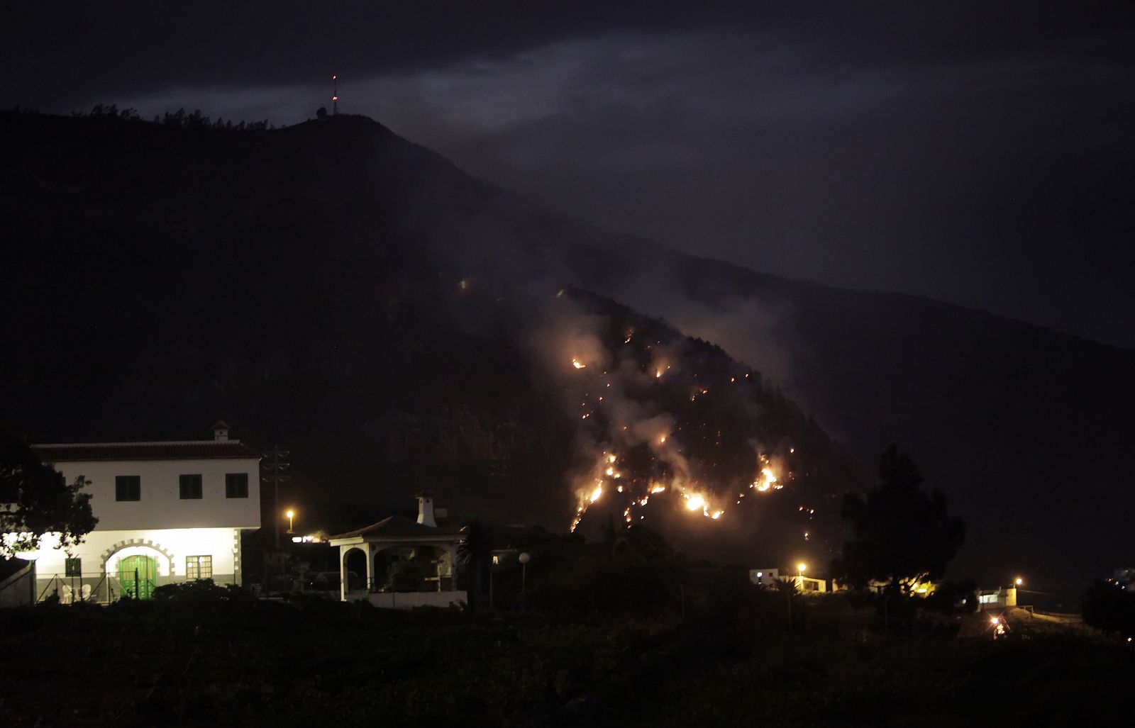 Declarado un incendio en el témino municipal de Los Realejos (Tenerife)