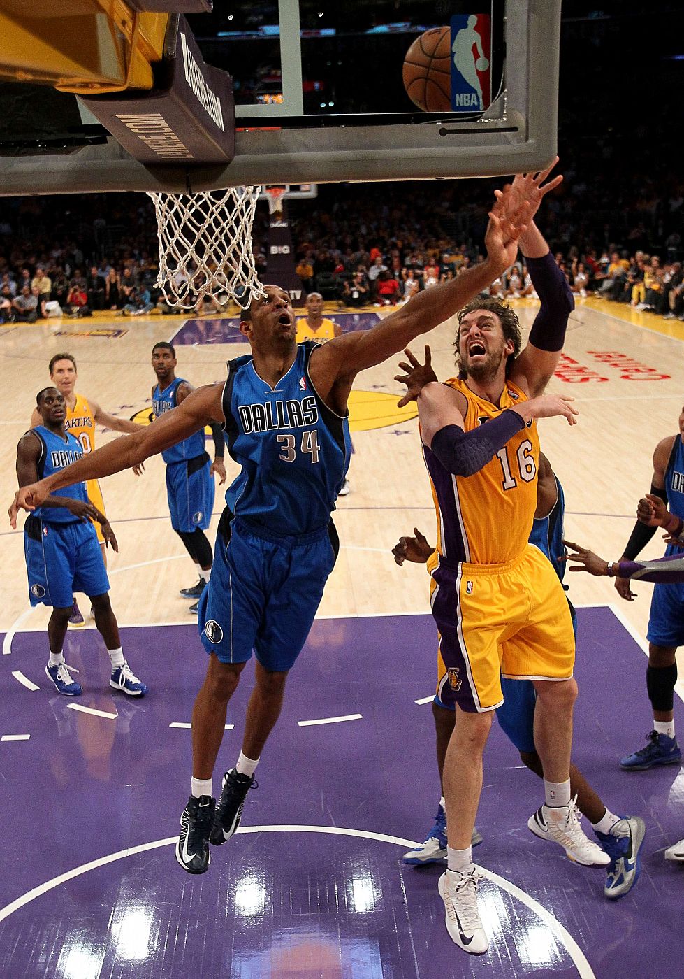 Dallas Mavericks v Los Angeles Lakers