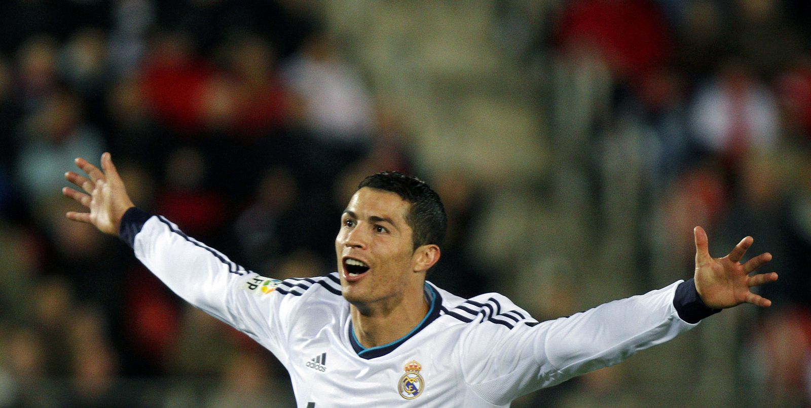 El jugador del Real Madrid Cristiano Ronaldo celebra un gol