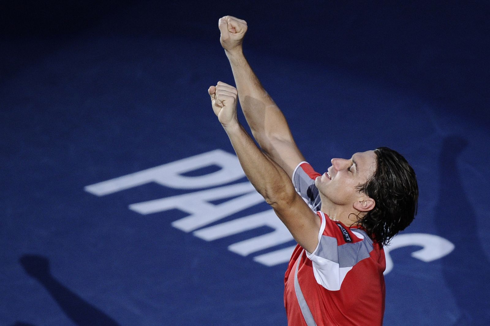 David Ferrer celebra su victoria en el Masters de París antes de viajar a Londres