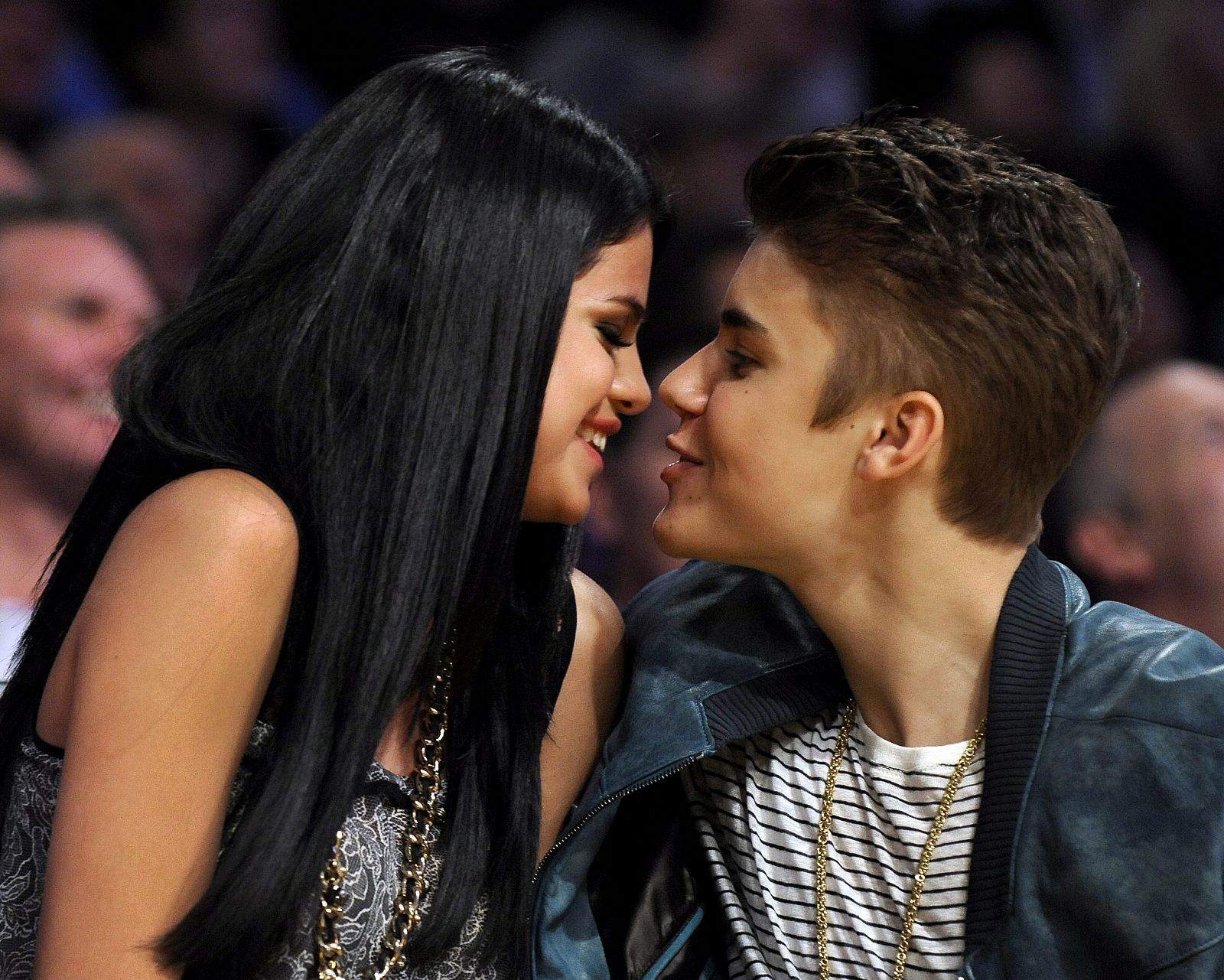 Justin y Selena, muy cariñosos en una imagen tomada el pasado mes de abril en un partido de la NBA