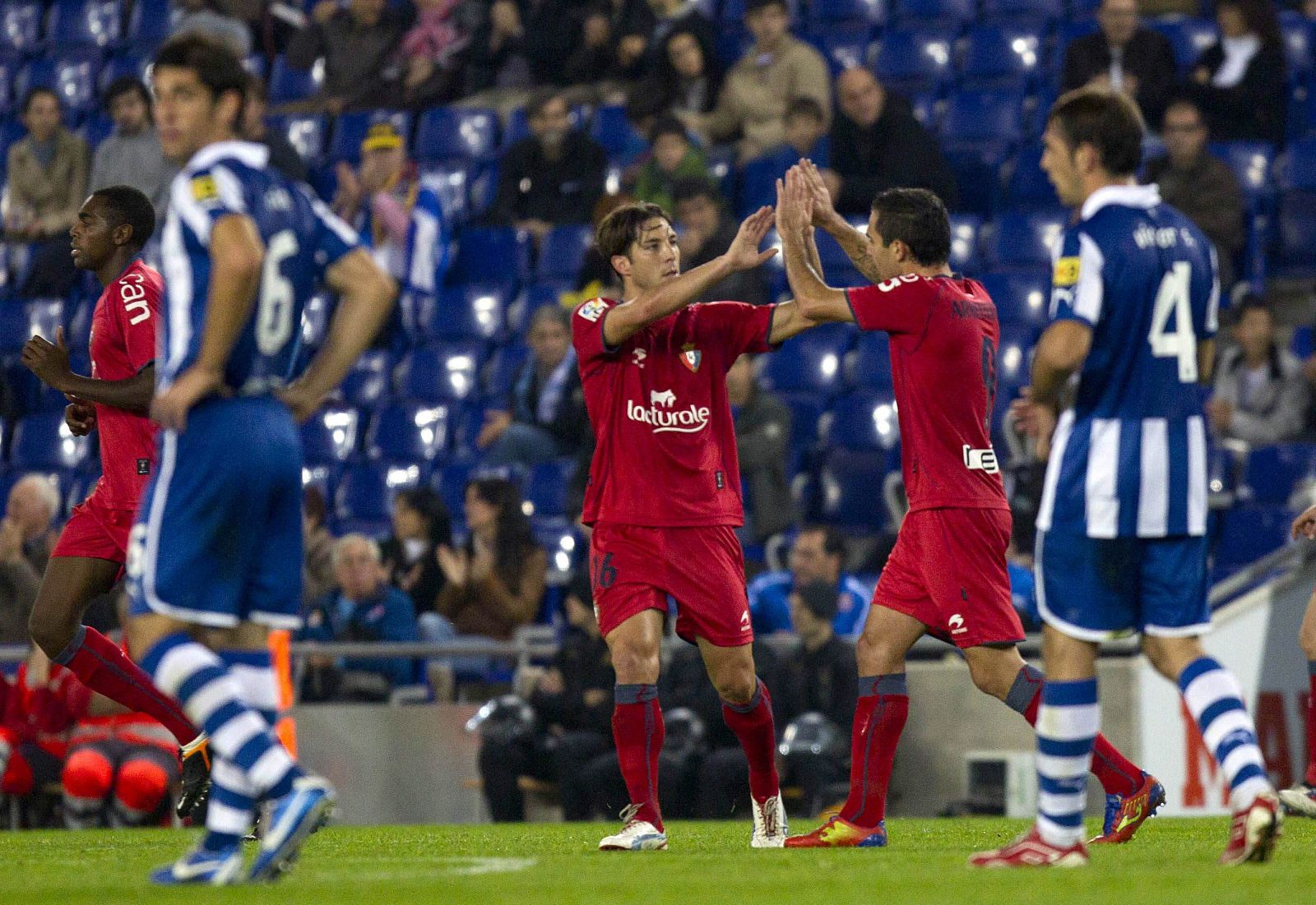 Los jugadores de Osasuna celebran uno de los goles contra el Espanyol