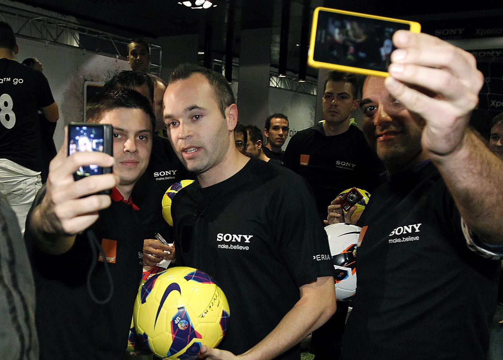 El jugador del FC Barcelona Andrés Iniesta, en un acto publicitario