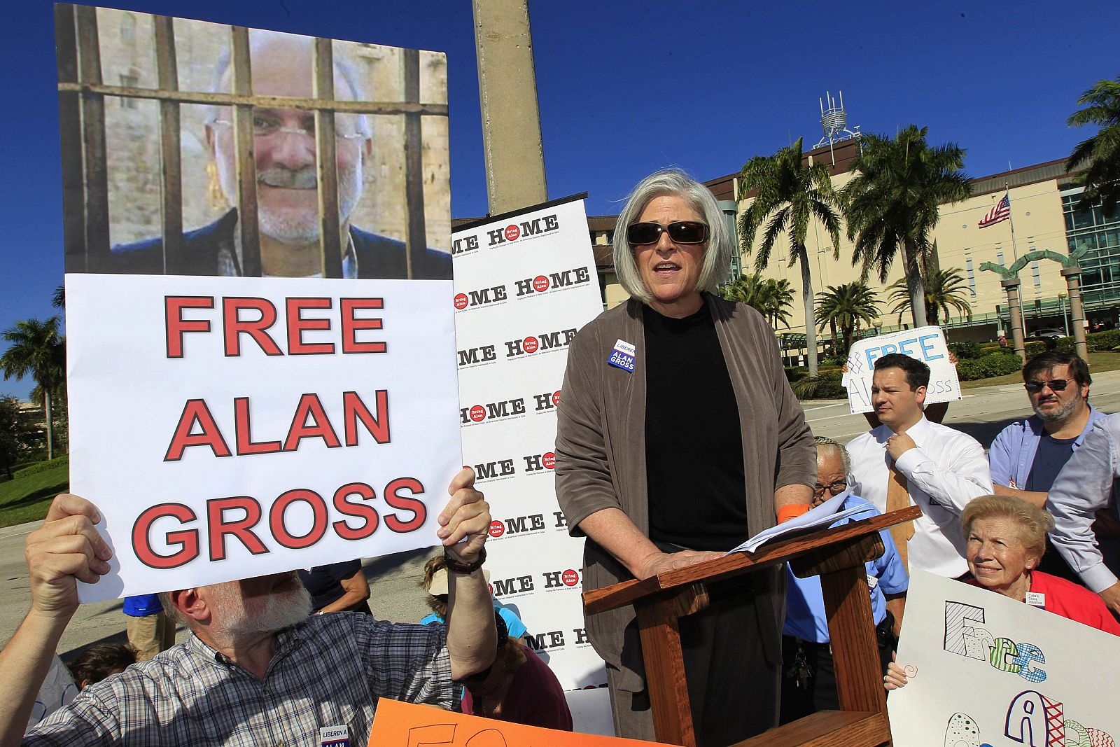 La mujer de Alan Gross pide su liberación