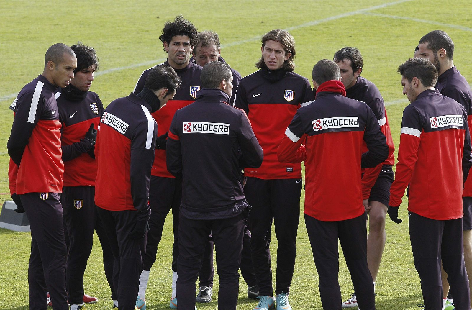 Simeone dirige el entrenamiento del Atlético de Madrid para el partido de Copa del Rey