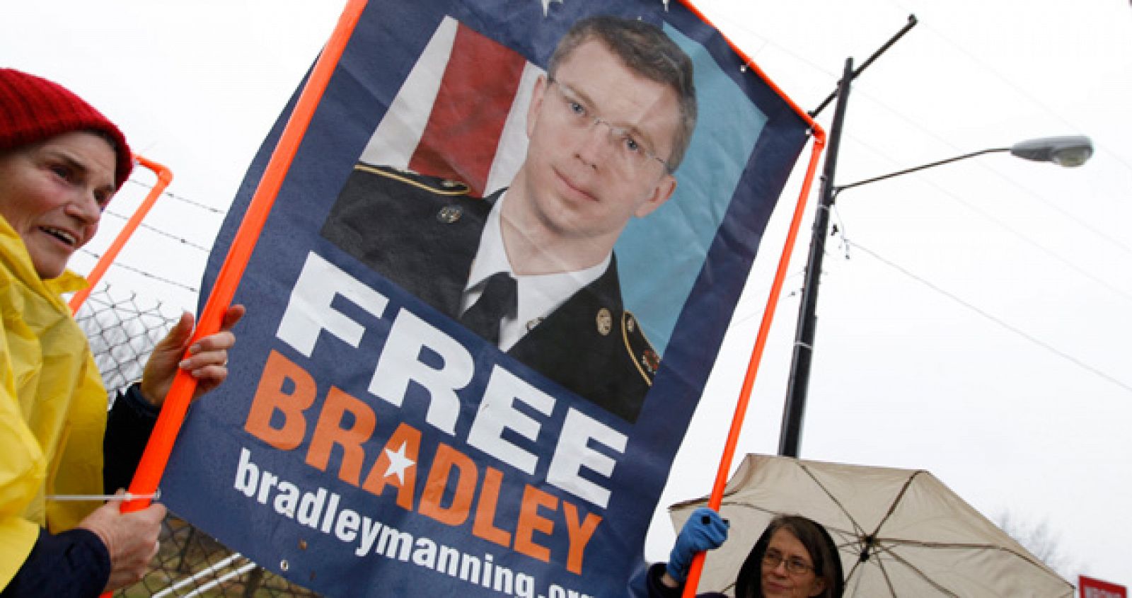 Protesta a favor de Bradley Manning fuera de las puertas de Fort Meade, Maryland