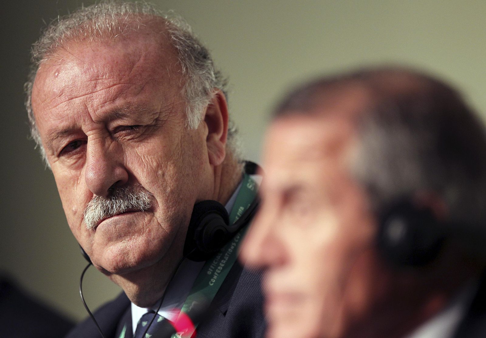 Del Bosque, junto al seleccionador uruguayo, Óscar Tabarez, en la rueda de prensa de la presentación de la Copa Confederaciones 2013.