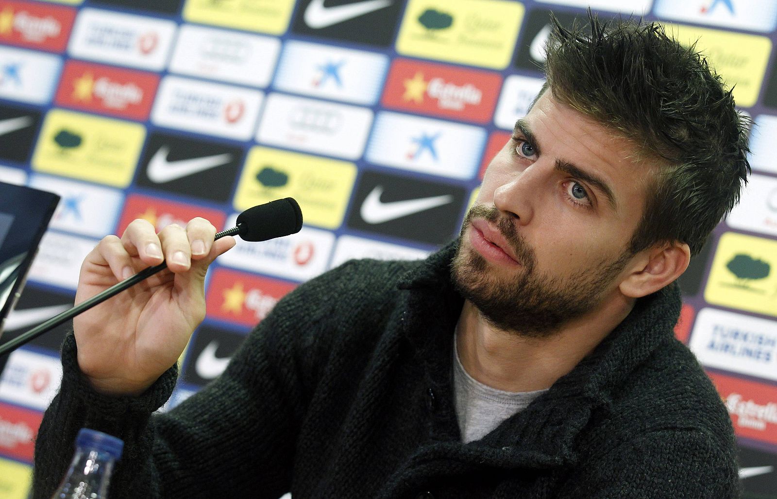 Gerard Piqué, en rueda de prensa ante los medios de comunicación.