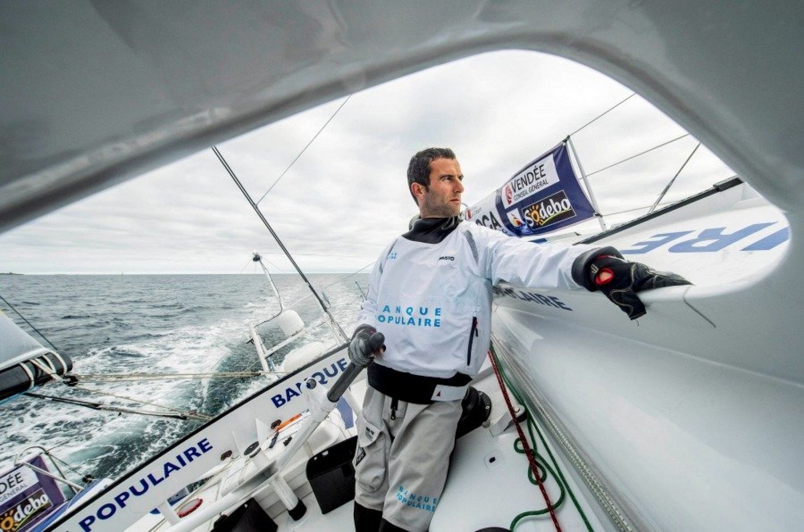 El francés Armel Le Cléac'h patronea el 'Banque Popoulaire', líder provisional en la Vendée Globe