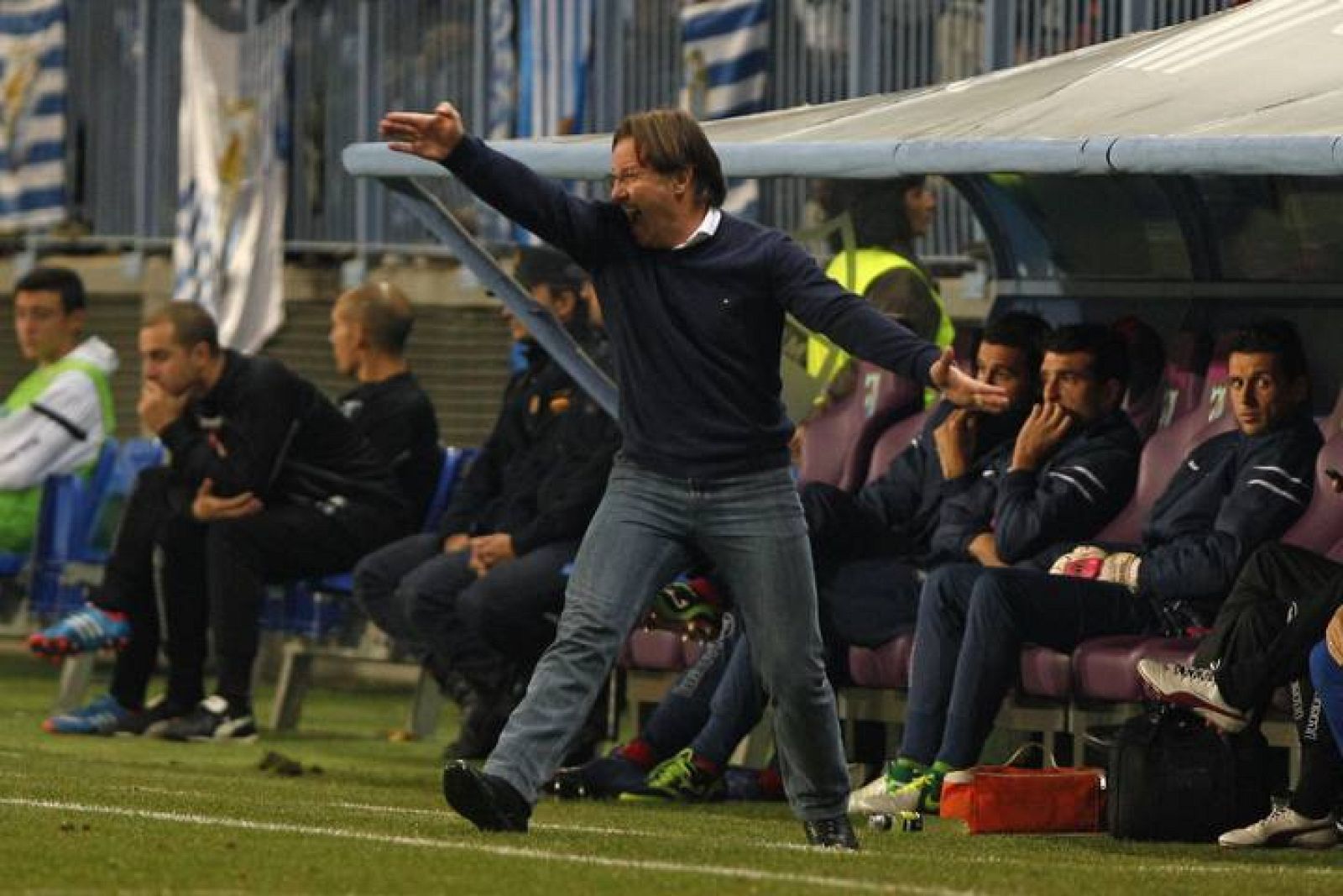 Anquela grita instrucciones en el Málaga- Granada