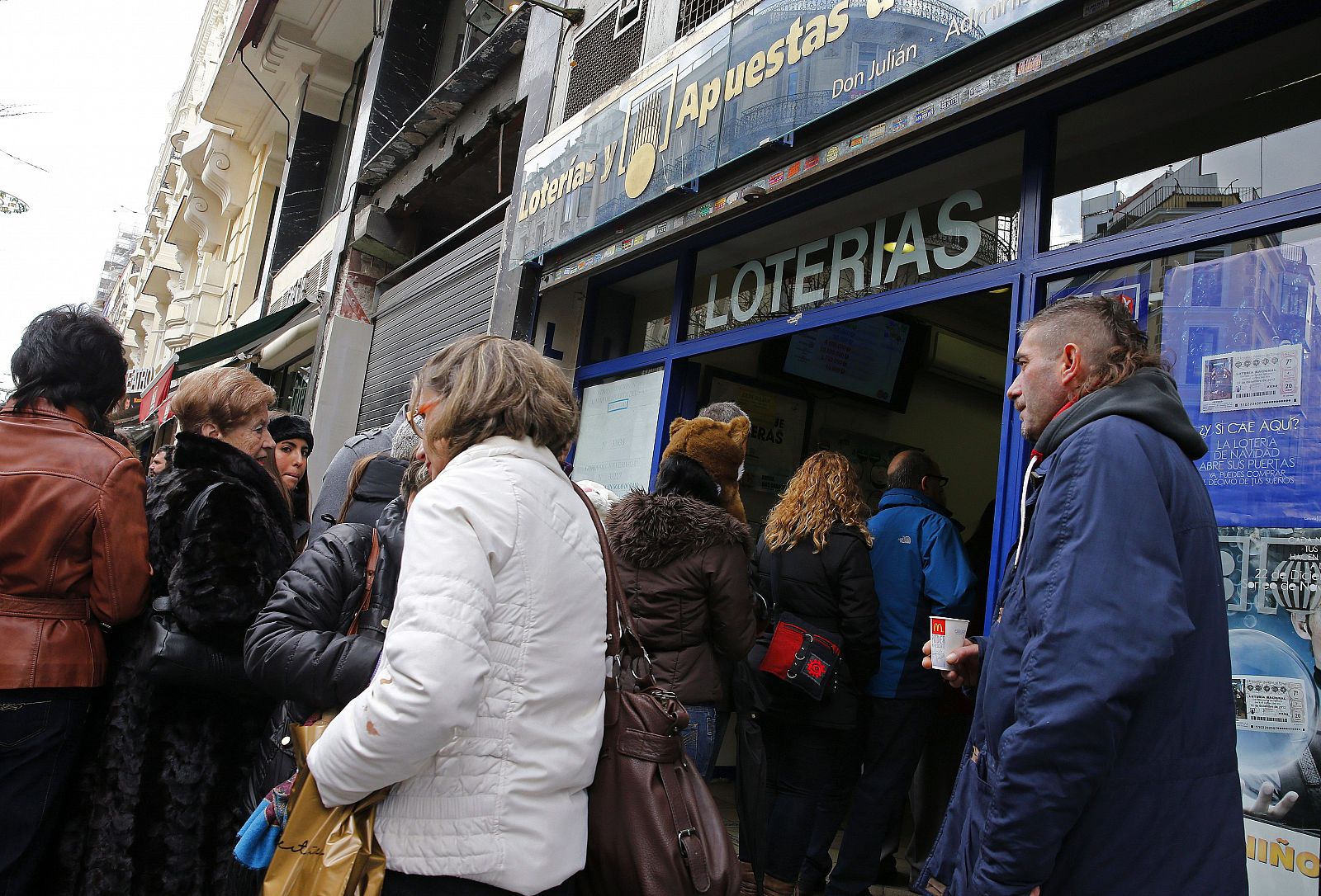 MENOS DÉCIMOS COMPRADOS, LAS MISMAS COLAS Y LA ILUSIÓN DE SIEMPRE