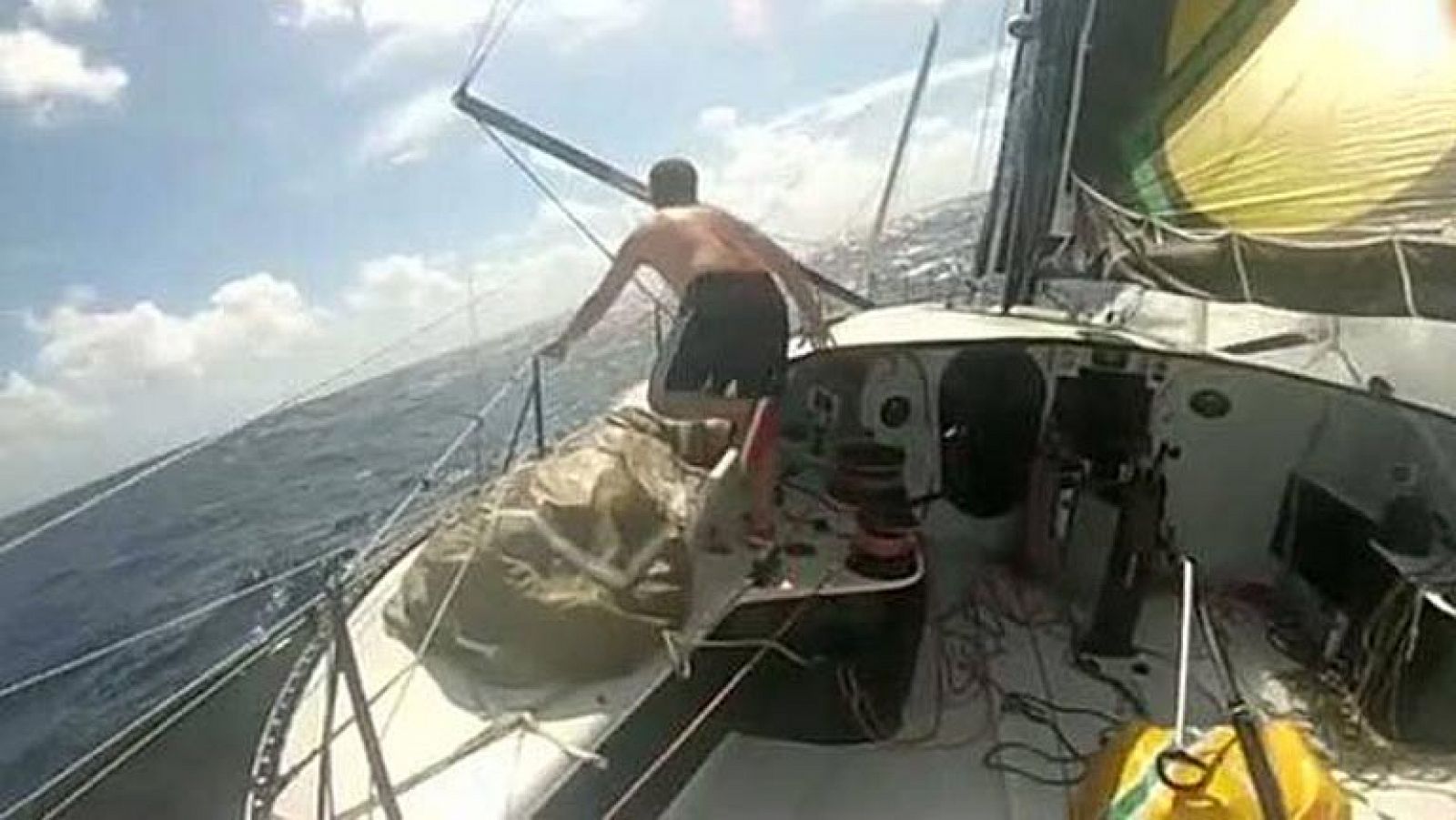 Uno de los barcos participantes en la Vendée Globe, en plena navegación