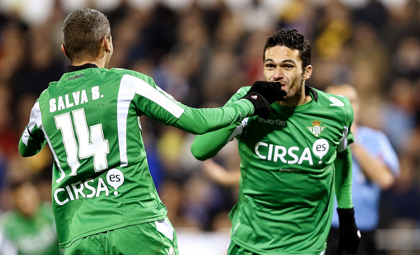 El delantero del Betis Jorge Molina celebra el segundo gol.