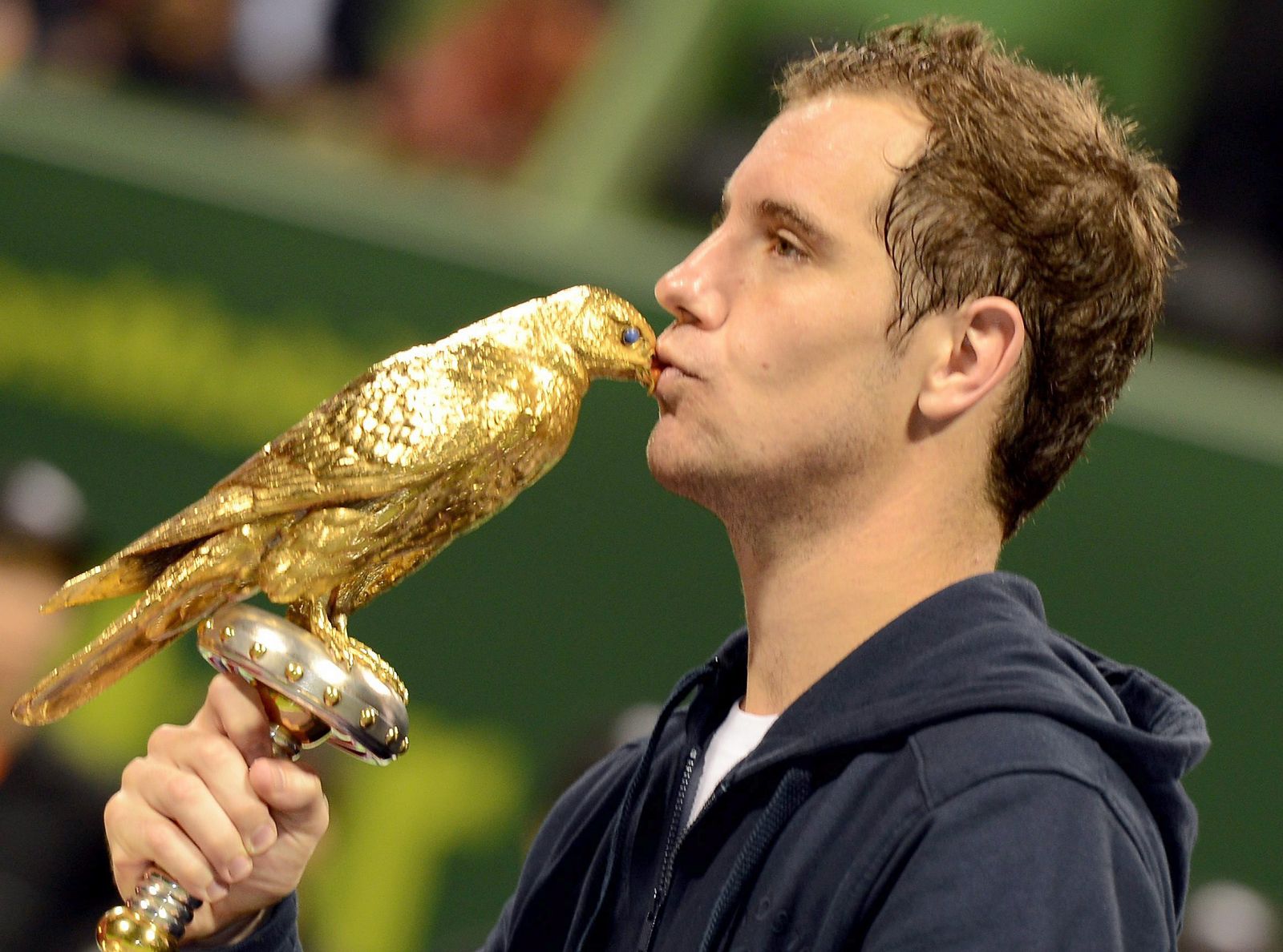 Gasquet con el trofeo de ganador del torneo de Doha