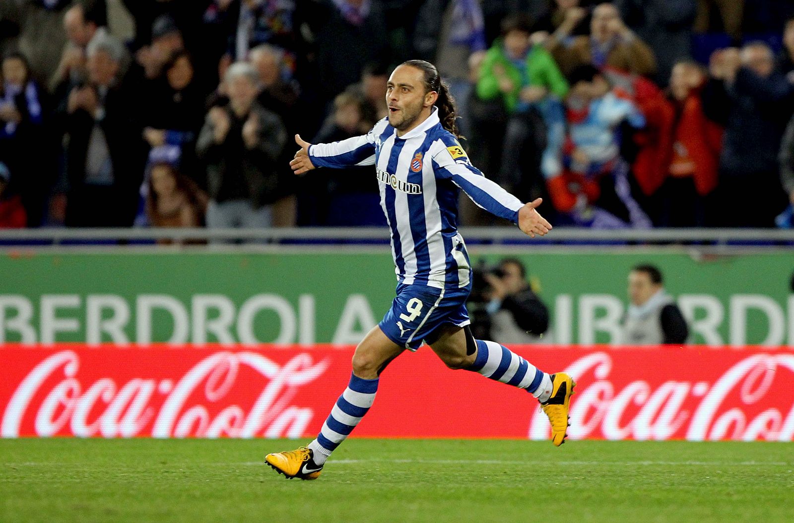 El delantero del RCD Espanyol Sergio García celebra el gol marcado al Celta.