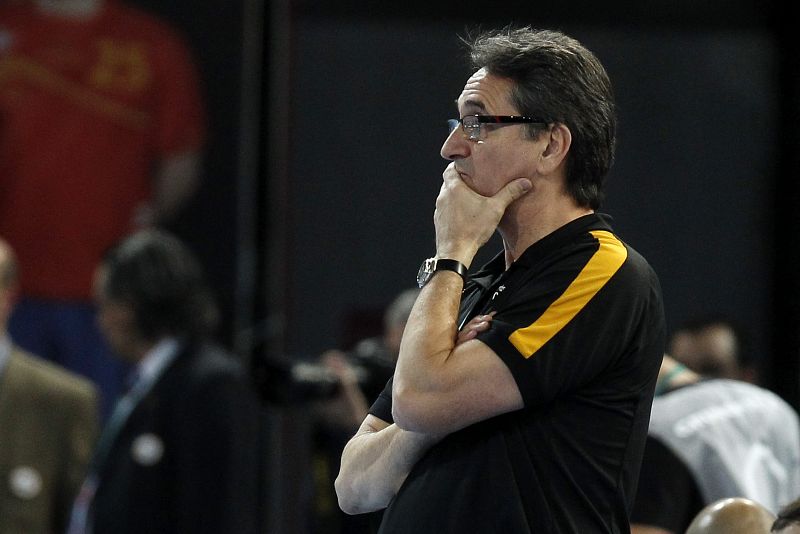 El seleccionador español de balonmano, Valero Rivera, durante el partido contra Argelia de la primera jornada