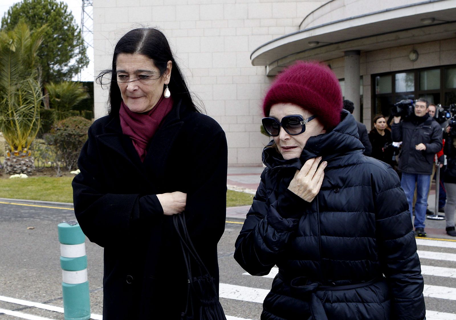 NURIA ESPERT VISITA LA CAPILLA ARDIENTE DE FERNANDO GUILLÉN