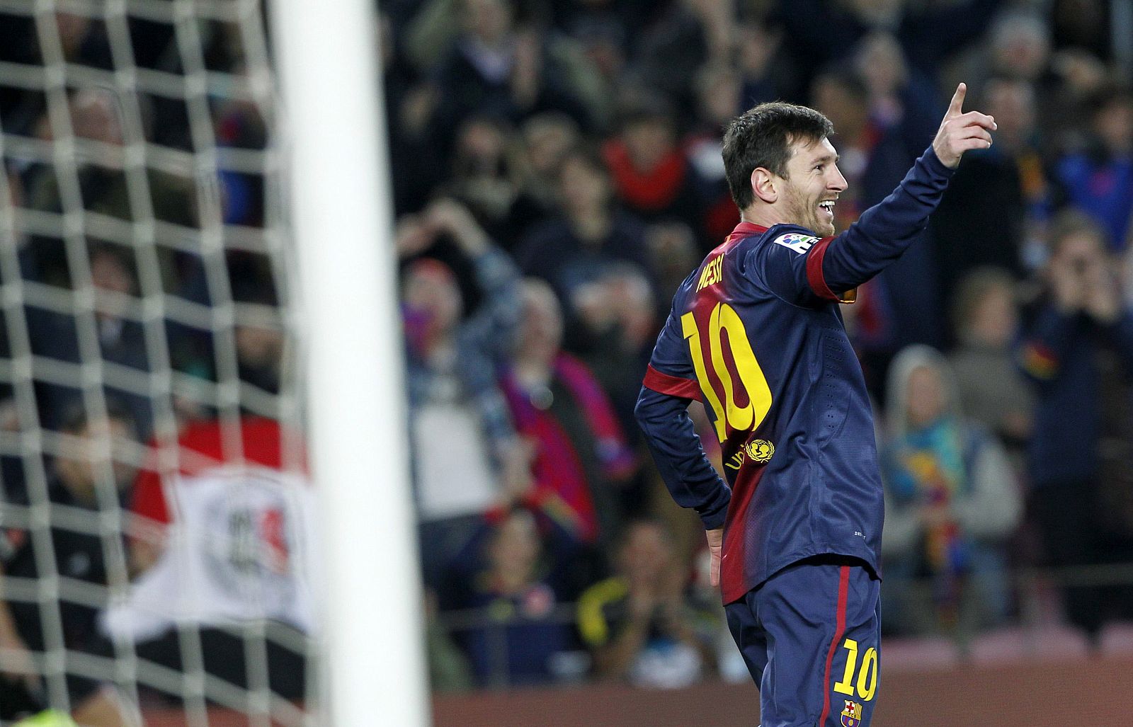 Messi celebra uno de sus cuatro goles a Osasuna.
