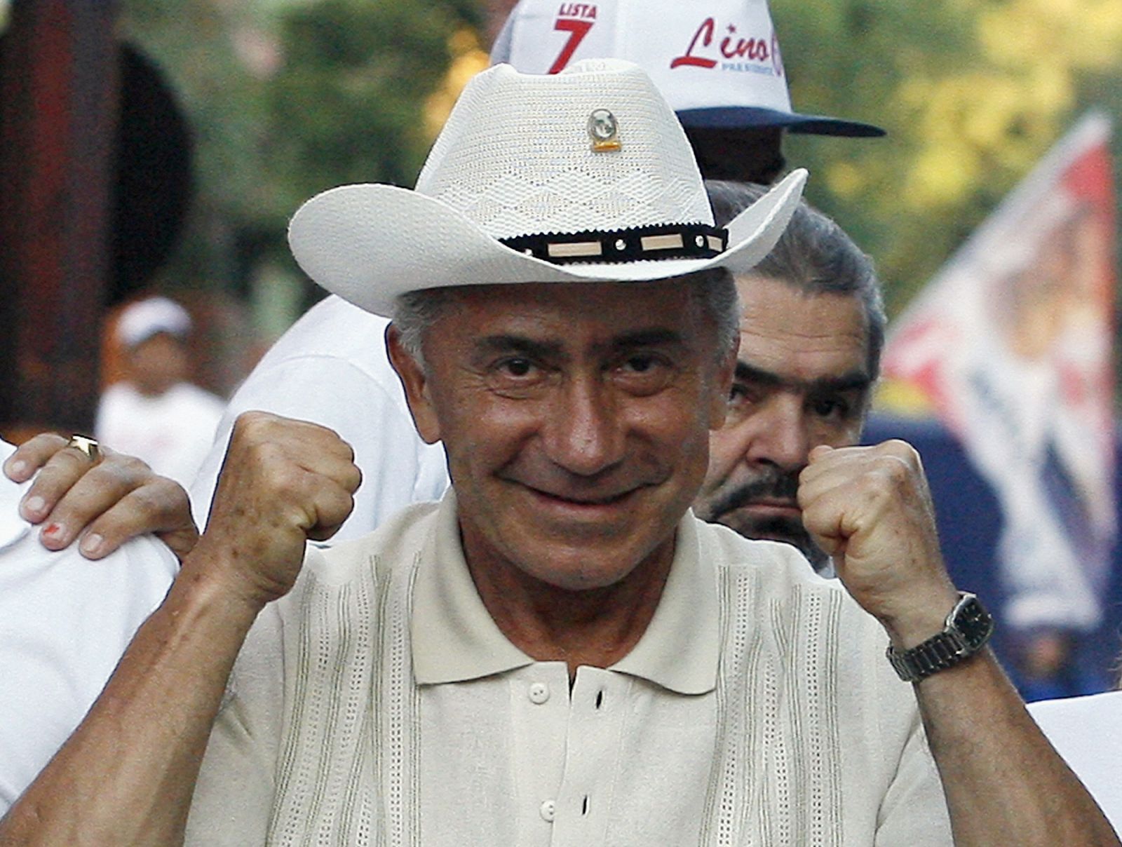 File photo of former Paraguayan Army commander Lino Oviedo campaigning in Asuncion