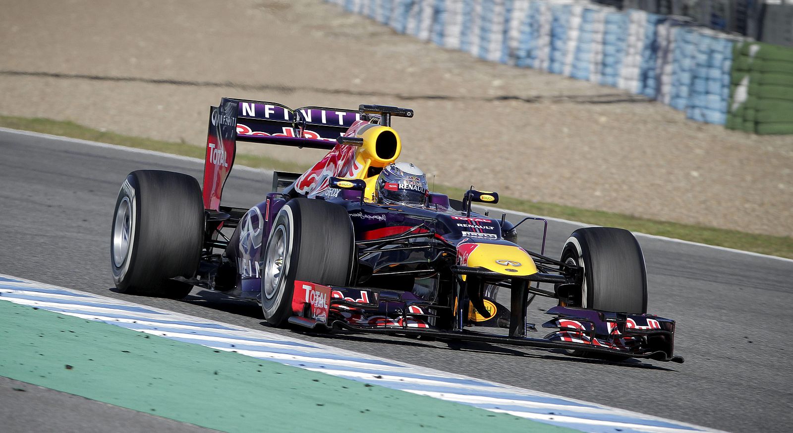 El piloto alemán Sebastian Vettel del equipo Red Bull, en Jerez