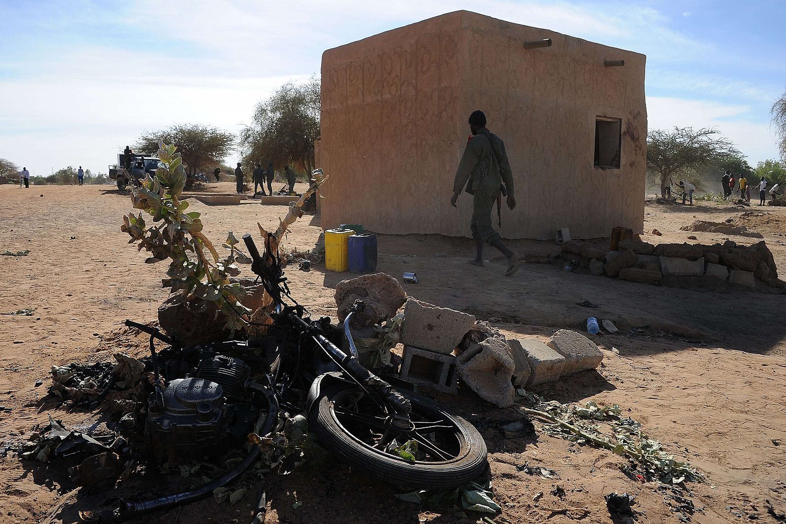 Imagen de la motocicleta usada en el atentado suicida del día 8 en Gao, norte de Mali