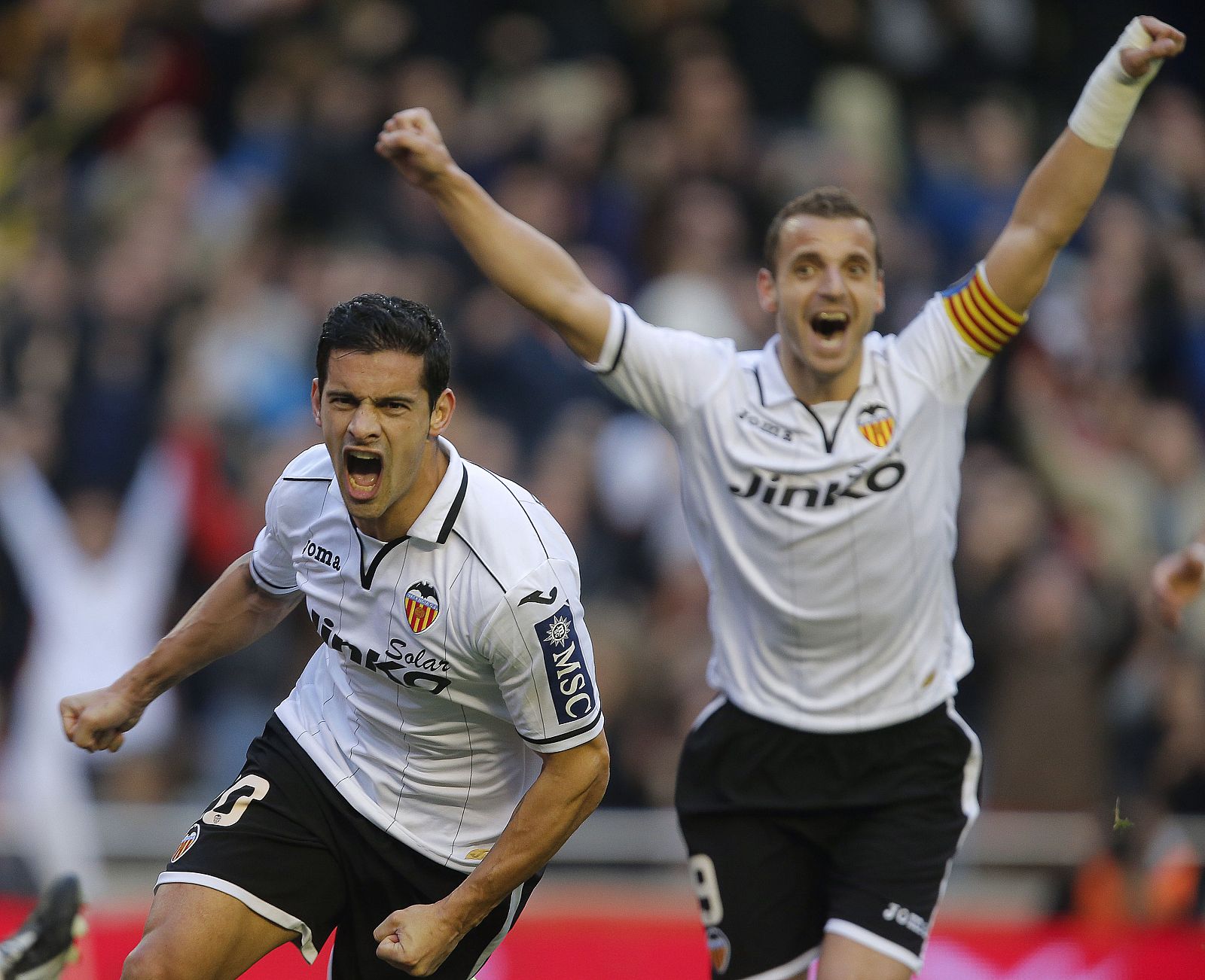 Ricardo Costa celebra el primer gol del partido.