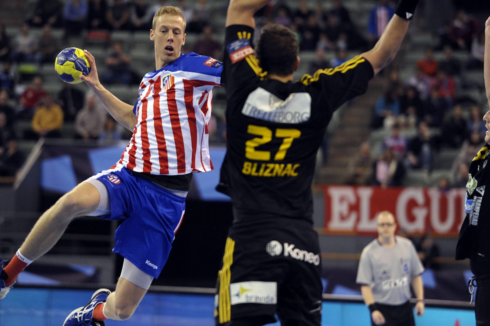 Imagen del lateral danés del equipo madrileño Nikolaj Markussen durante el partido.