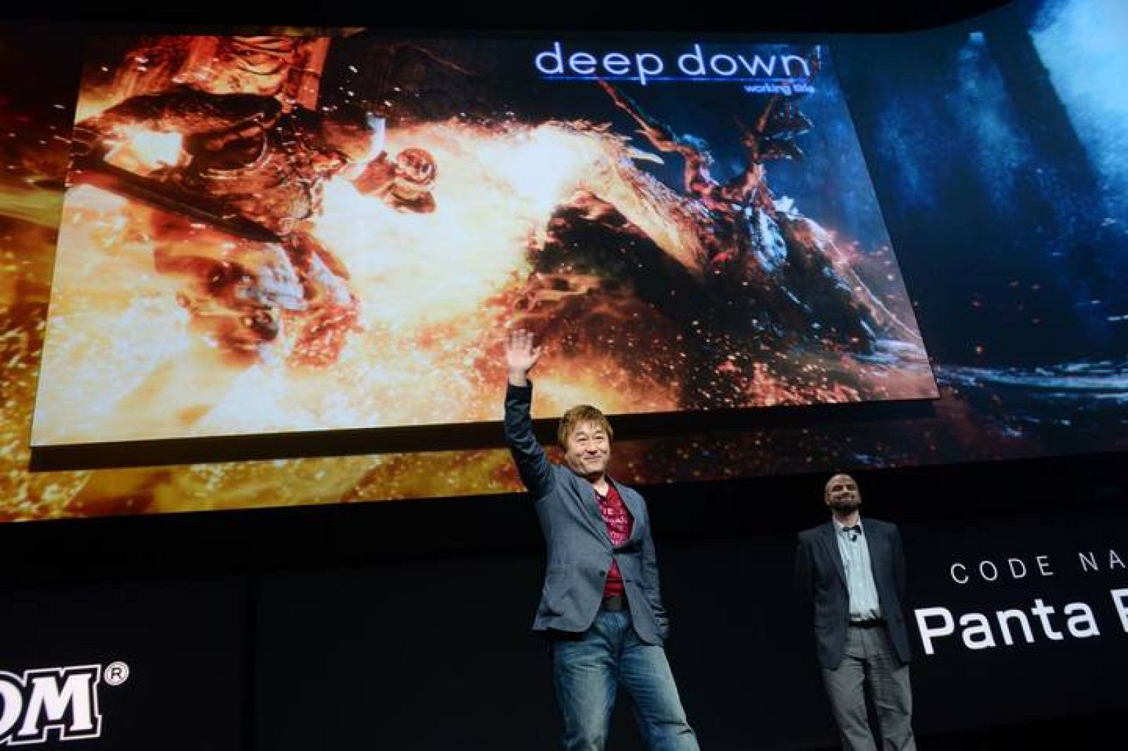  El productor japonés de videojuegos, Yoshinori Ono talks, en la presentación de la PS4. 