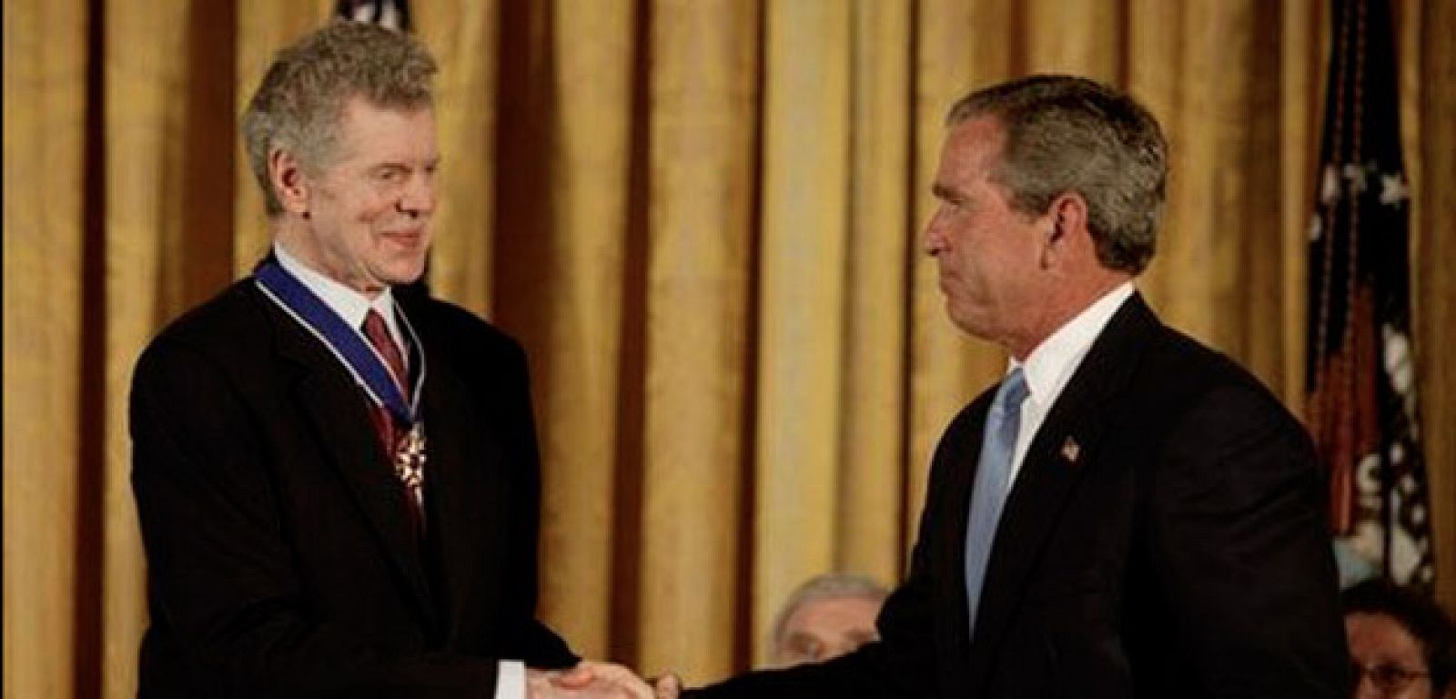 Van Cliburn junto al presidente Bush.