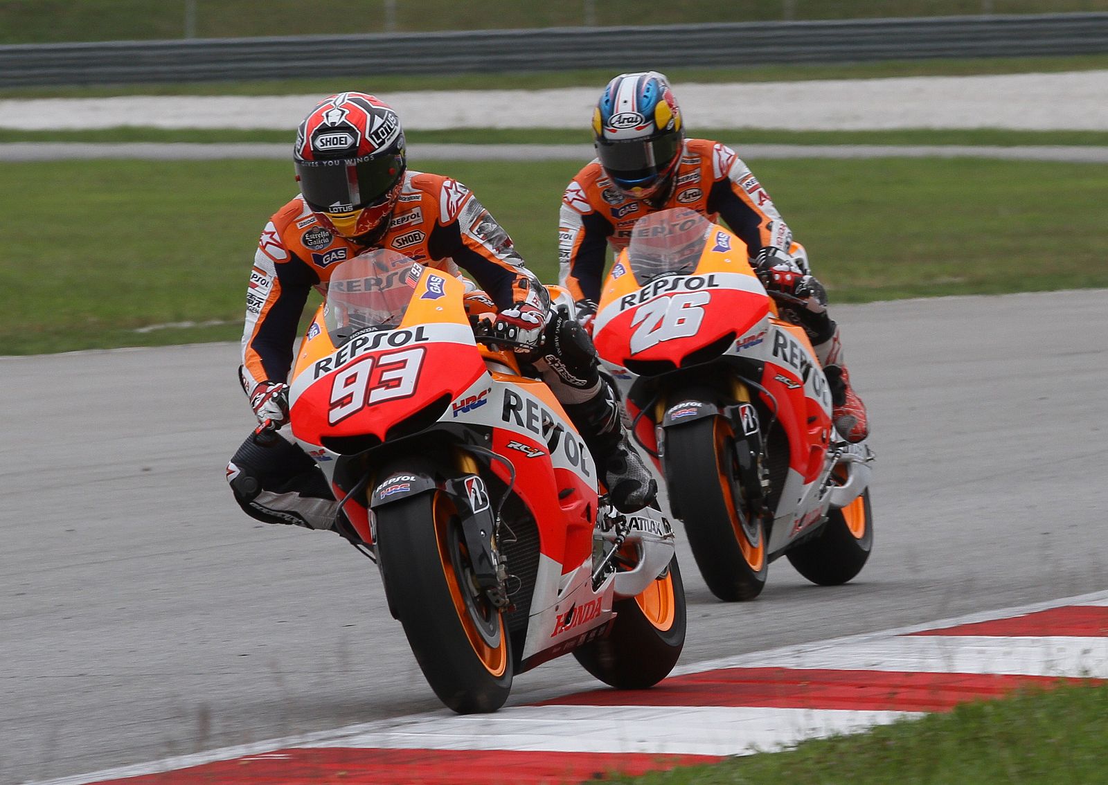 Marc Márquez y Dani Pedrosa durante la última sesión de entrenamientos en Malasia.