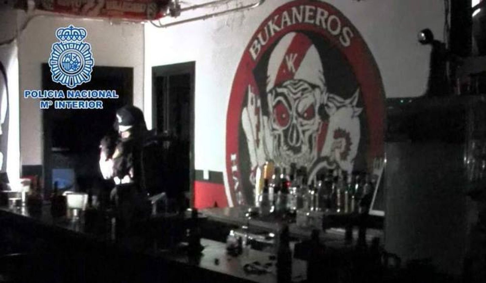 Registro policial de la sede de los Bukaneros 